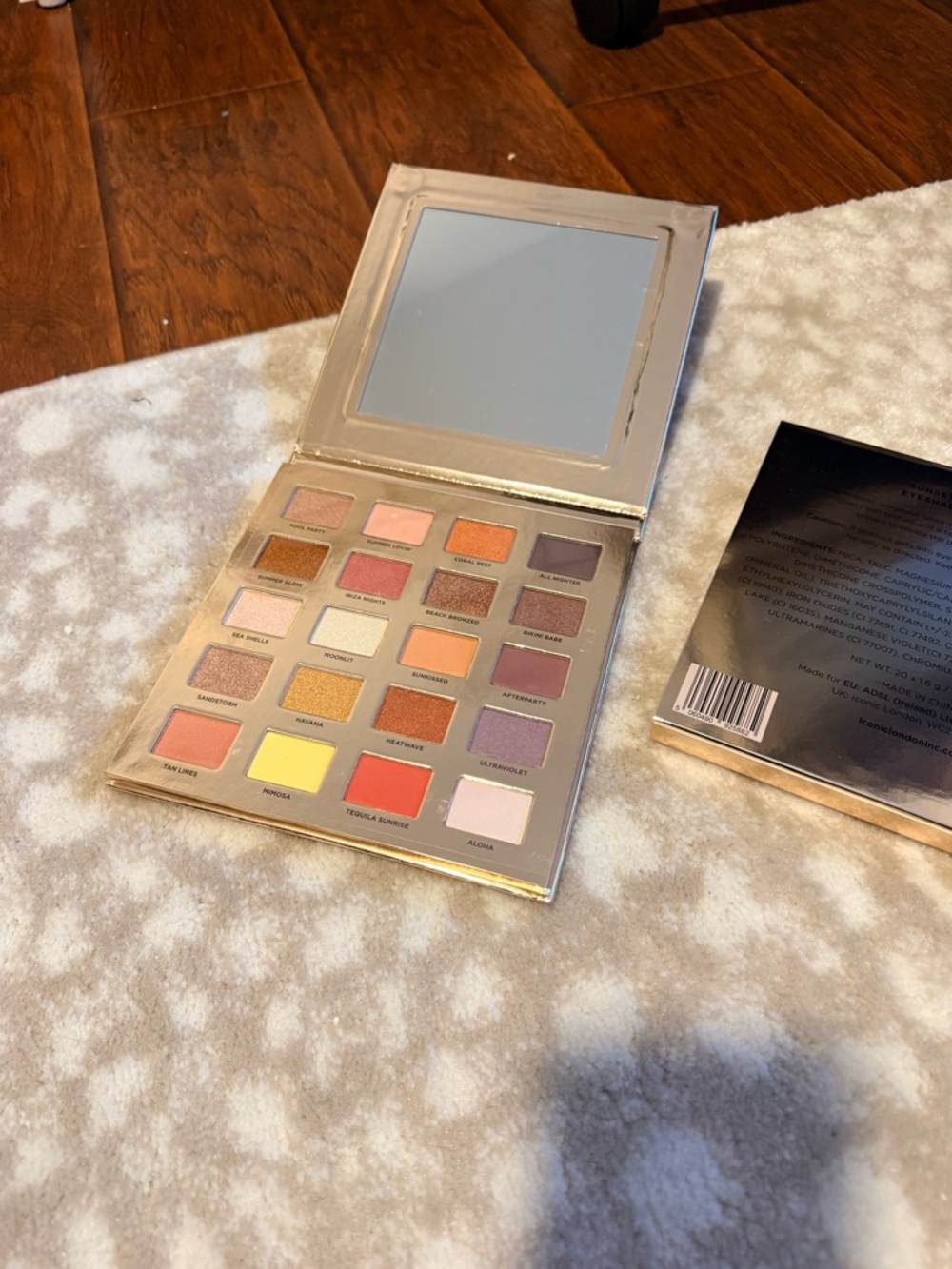 ICONIC London Metallic Gold Makeup Palette - Picture 2 of 2